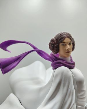 Princesa Leia con sable láser led